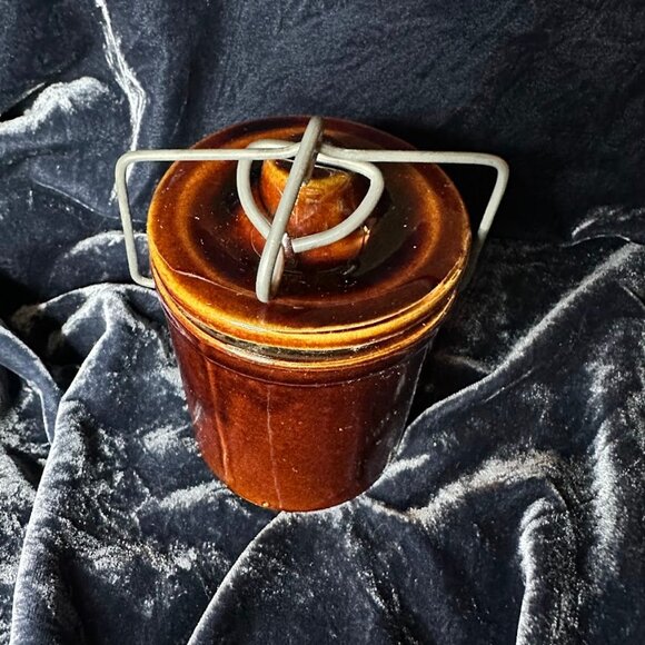 Vintage Glazed Stoneware Cheese Crock with Metal Lock Lid in Brown from 1970s - Picture 3 of 16